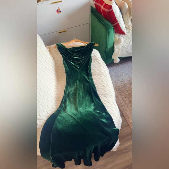 Reformation Elvie Velvet Dress In Forest, brand new, never worn, no flaws. - Picture 7 of 16